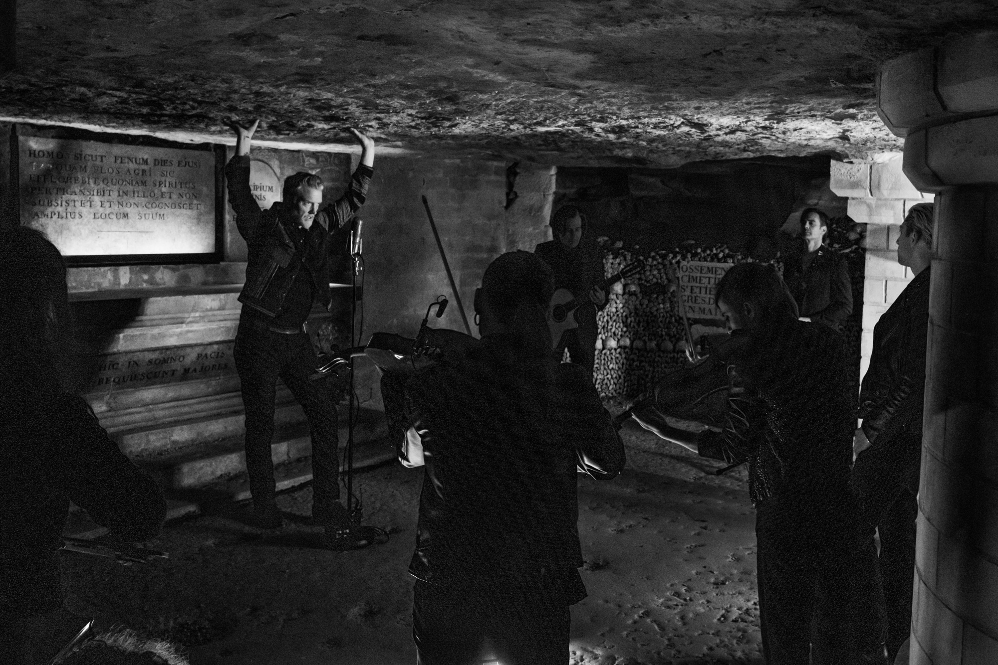 Queens of the Stone Age: Intimidad, oscuridad y distorsión